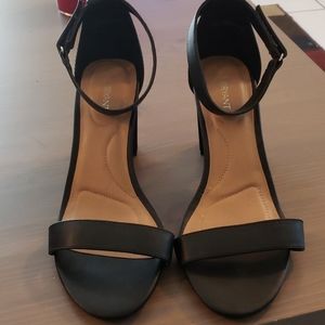 Size 11 brand new black heels